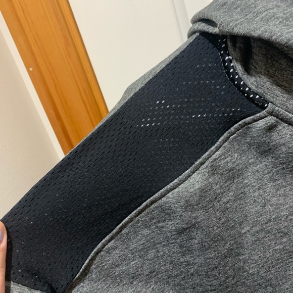 Under armour 1/2 zip- only worn once - Picture 4 of 5